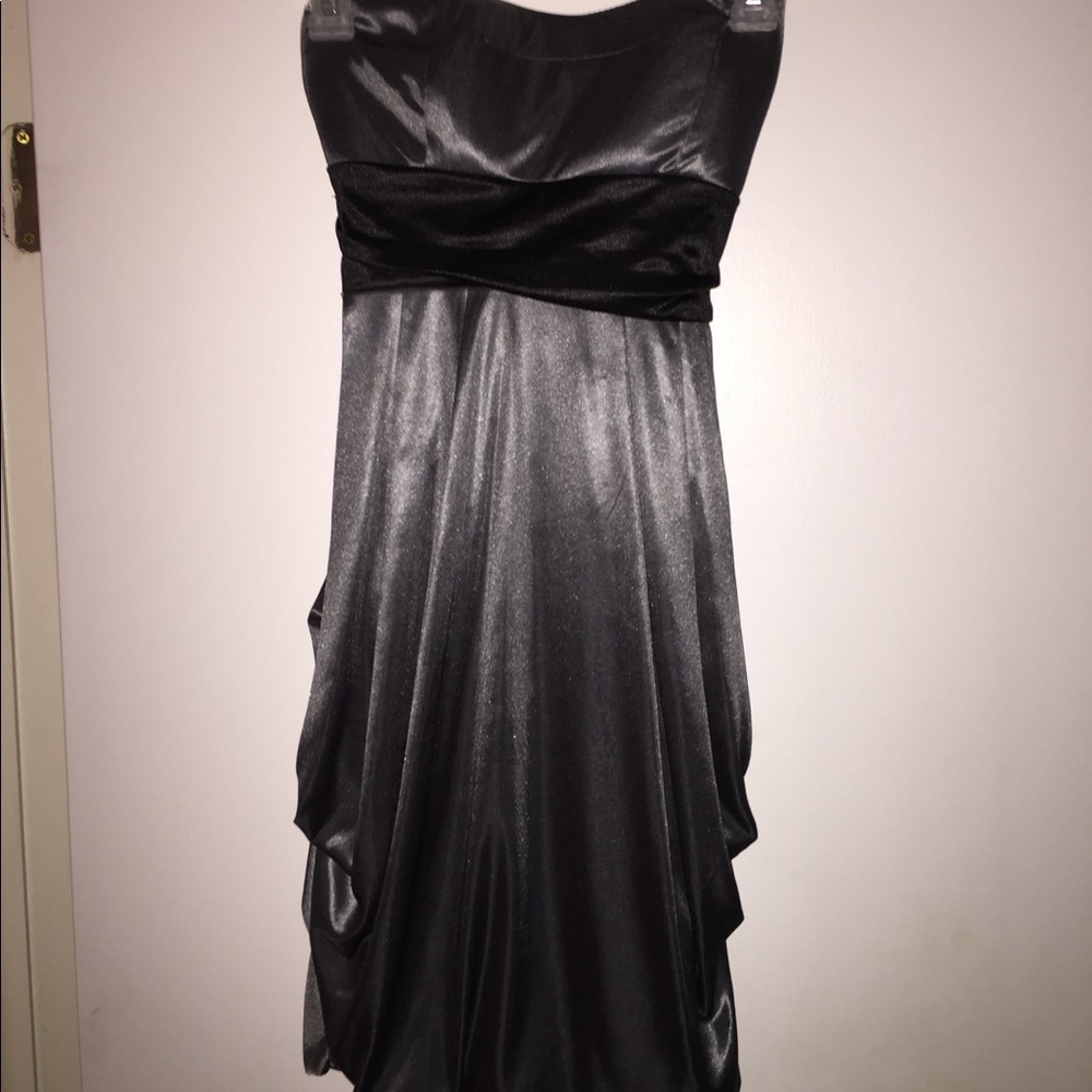 SALE! 🛑 MACY’S gray strapless dress